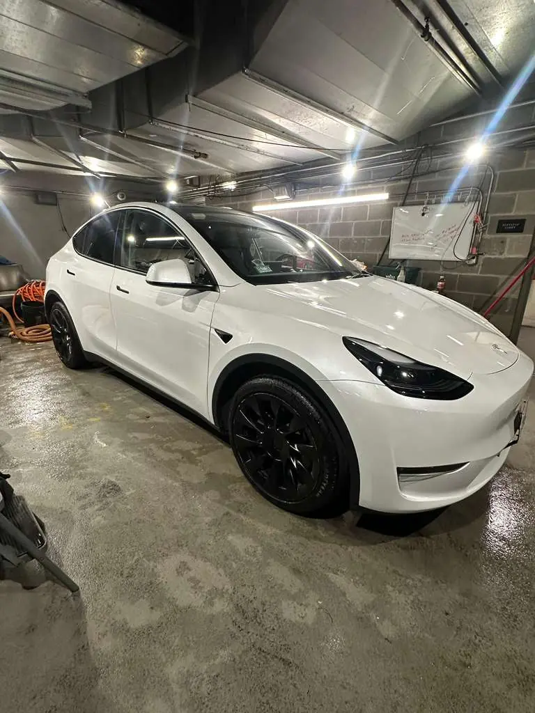 Auto Detail Luxury SUV Gloss Auto Detail Luxury SUV Gloss